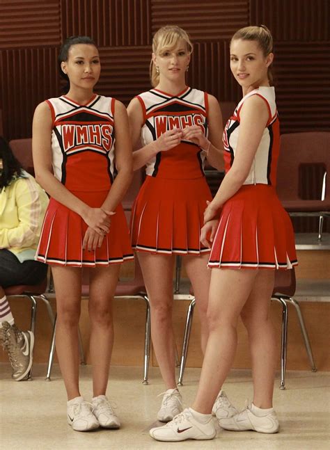 glee cheerleaders|glee cheerleaders raseing there eyebrows.